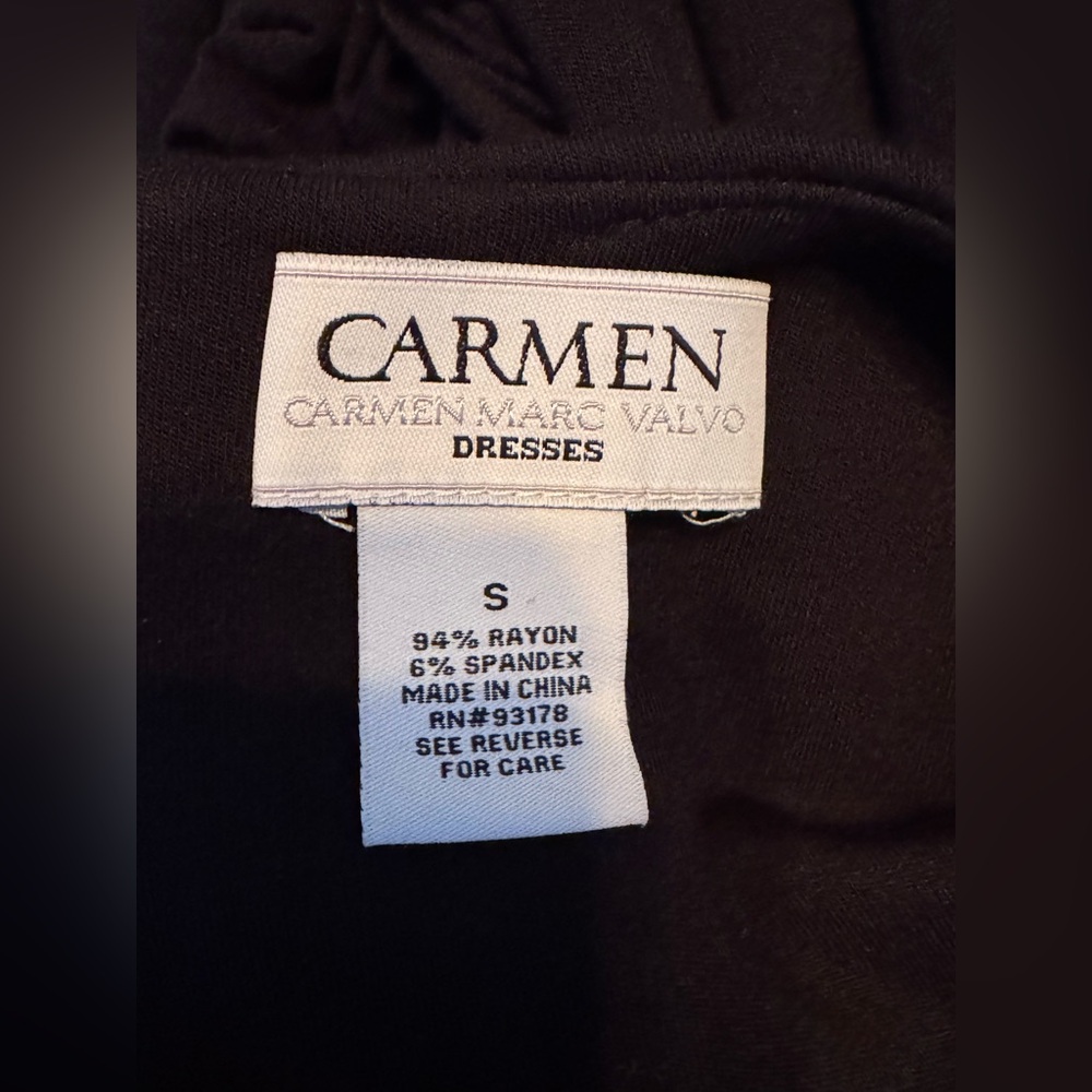 Carmen Marc Valvo Black Long Sleeve Dress with Gold Buckle Euc size small - Picture 7 of 7